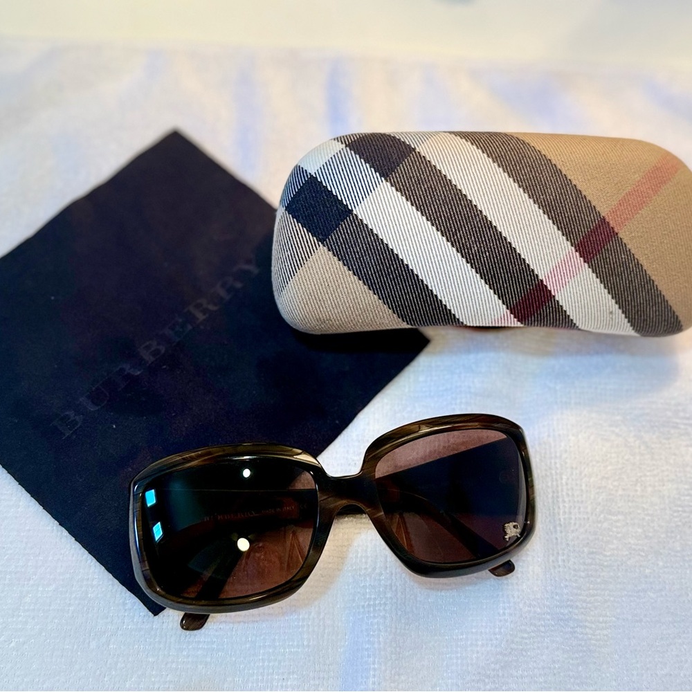 Burberry Women’s Sunglasses – Oversized Square Frame Tortoise Brown w/ Case